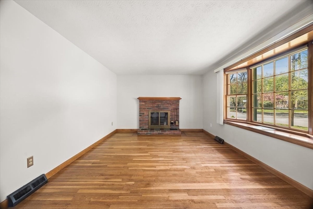 7 Glen Echo Blvd