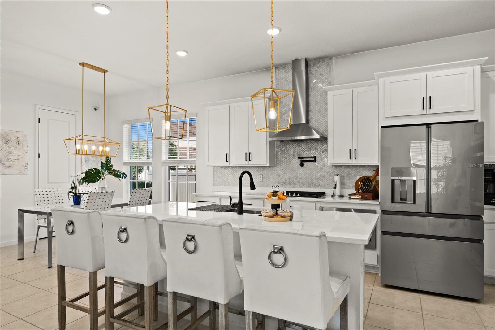 7409 INLET PT