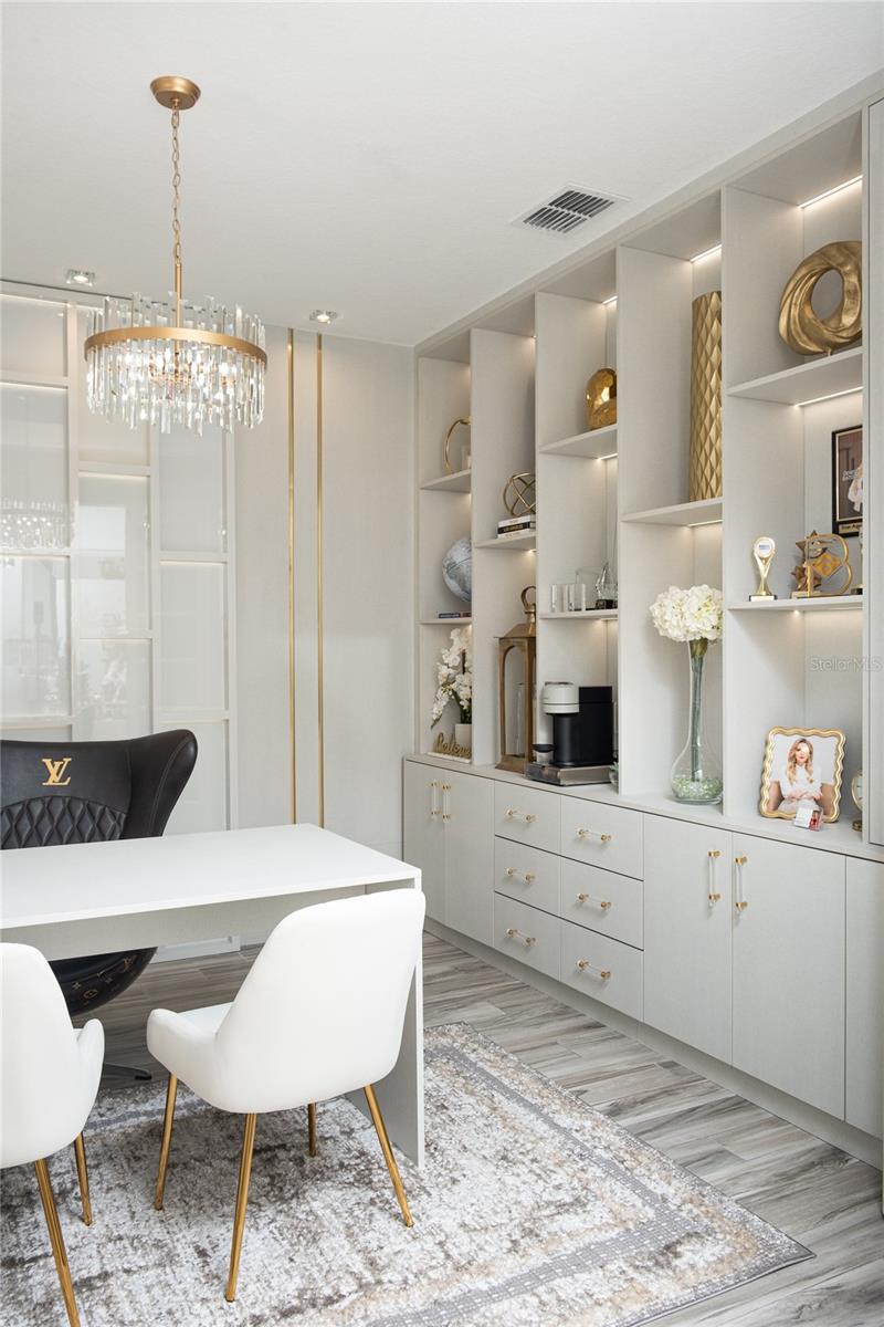 6160 HAMLIN RESERVE BLVD