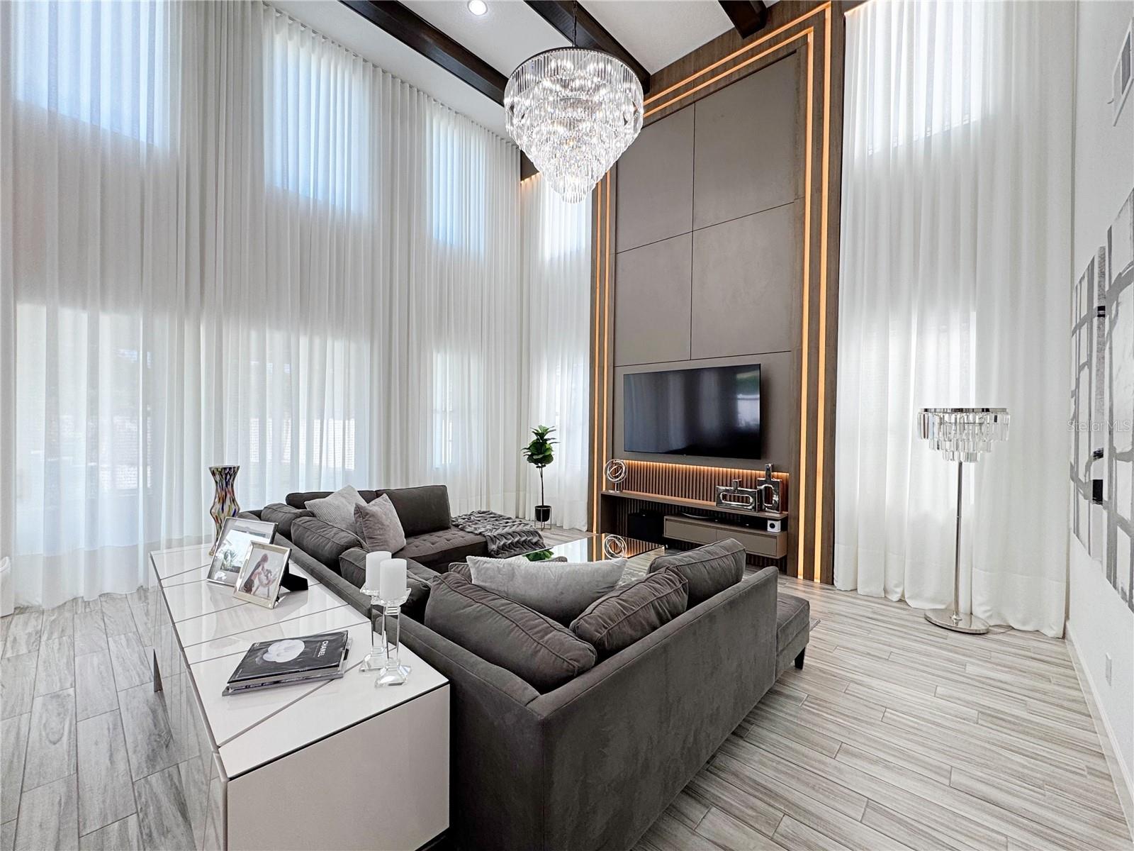 6160 HAMLIN RESERVE BLVD