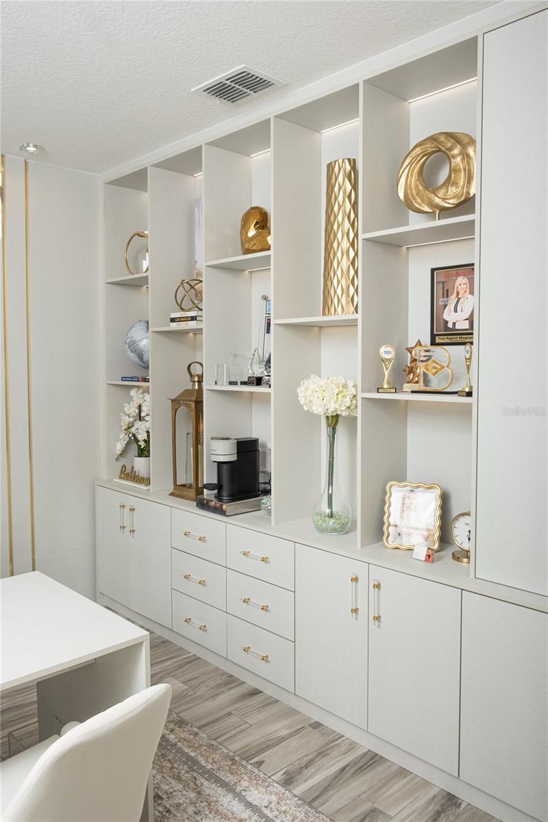 6160 HAMLIN RESERVE BLVD