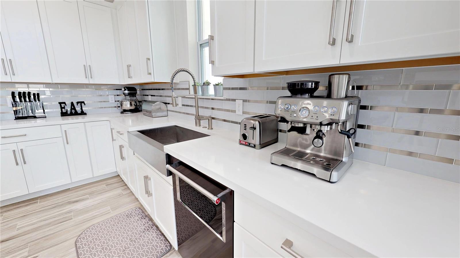 6160 HAMLIN RESERVE BLVD