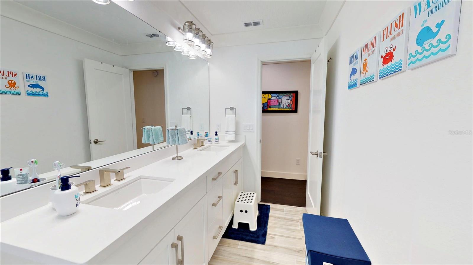 6160 HAMLIN RESERVE BLVD