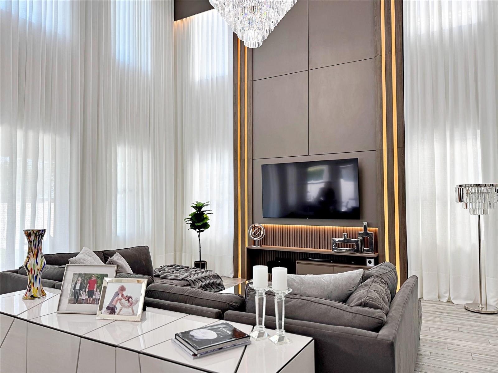 6160 HAMLIN RESERVE BLVD