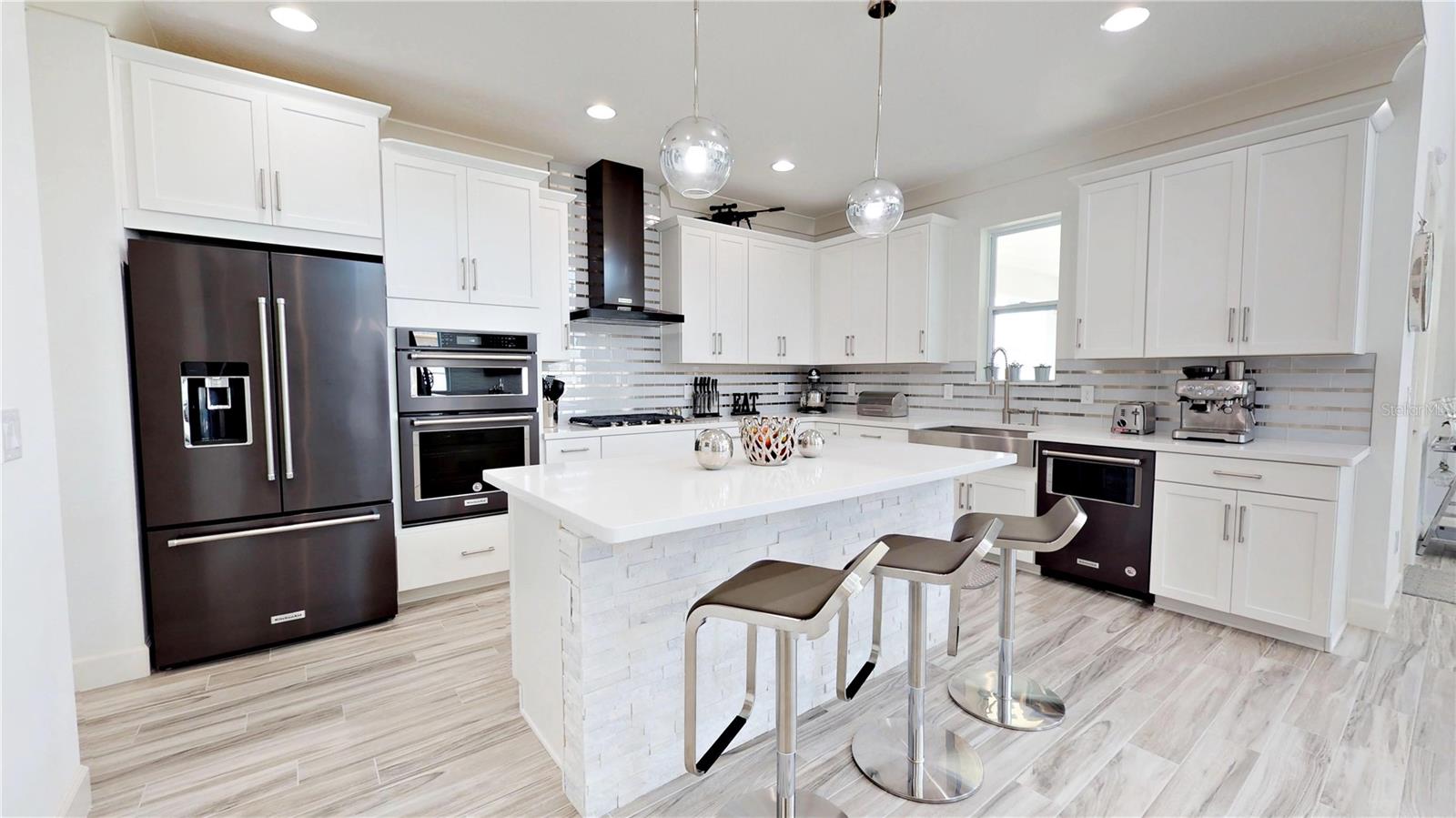 6160 HAMLIN RESERVE BLVD