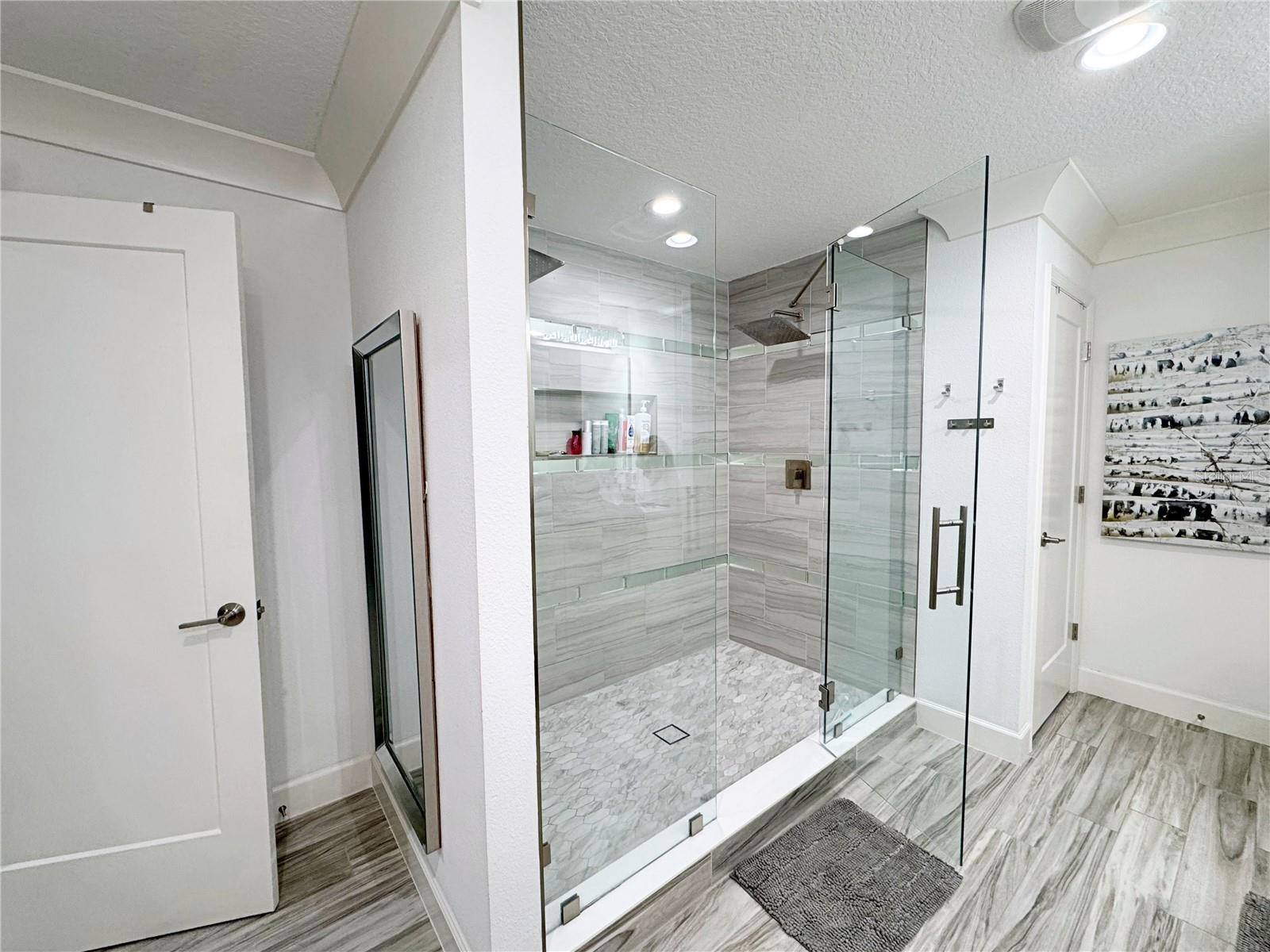 6160 HAMLIN RESERVE BLVD