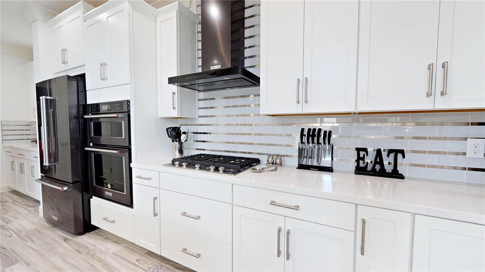 6160 HAMLIN RESERVE BLVD