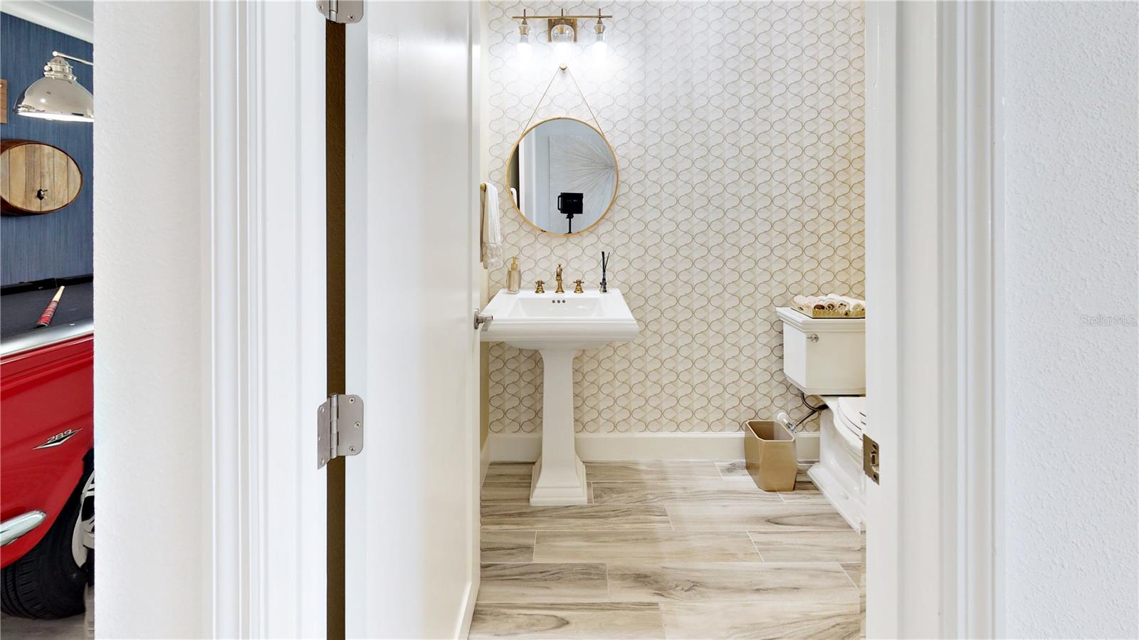 6160 HAMLIN RESERVE BLVD