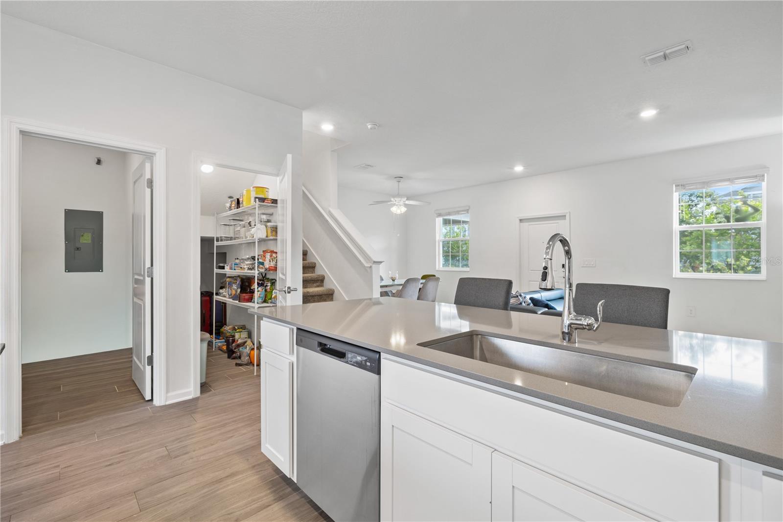 10768 RHETT BUTLER ALY