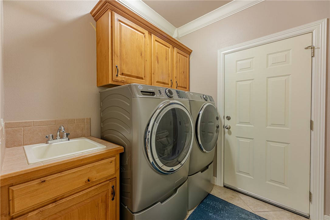 7 E Elvendon Drive