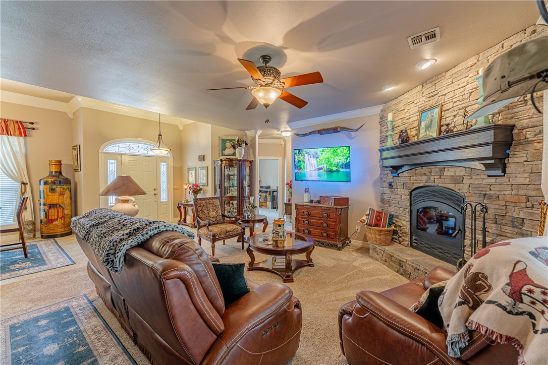 7 E Elvendon Drive
