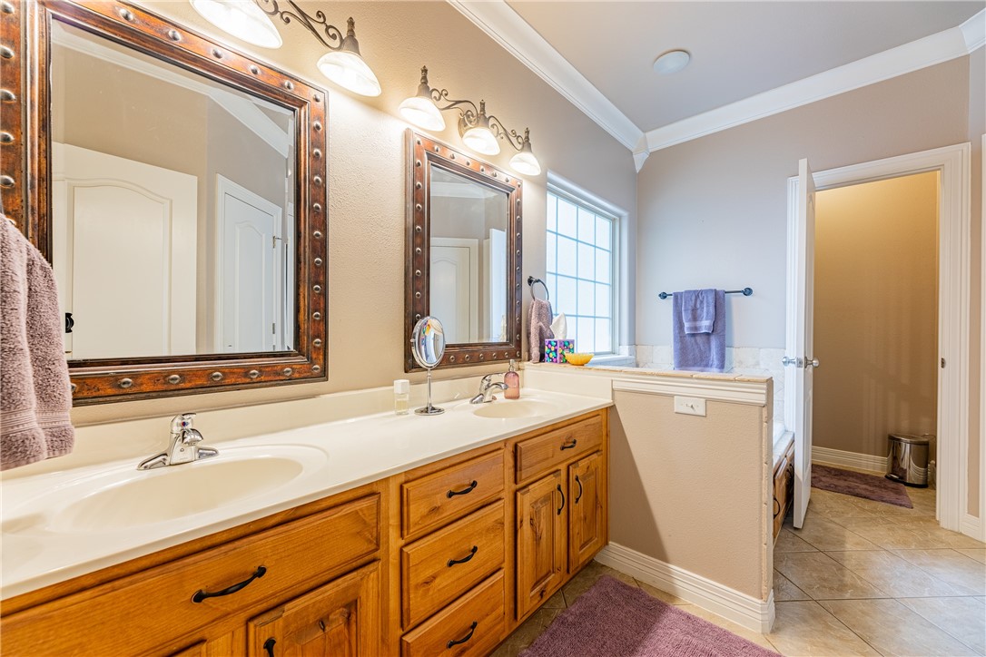 7 E Elvendon Drive