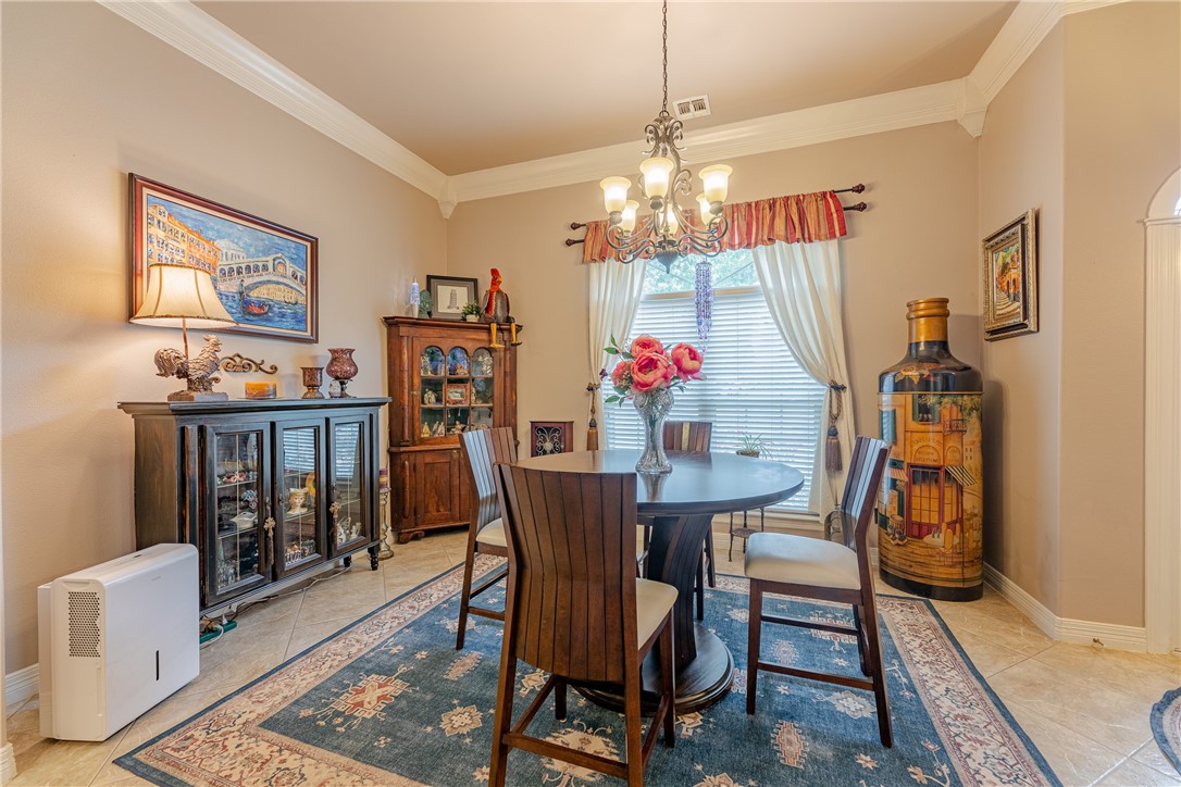 7 E Elvendon Drive