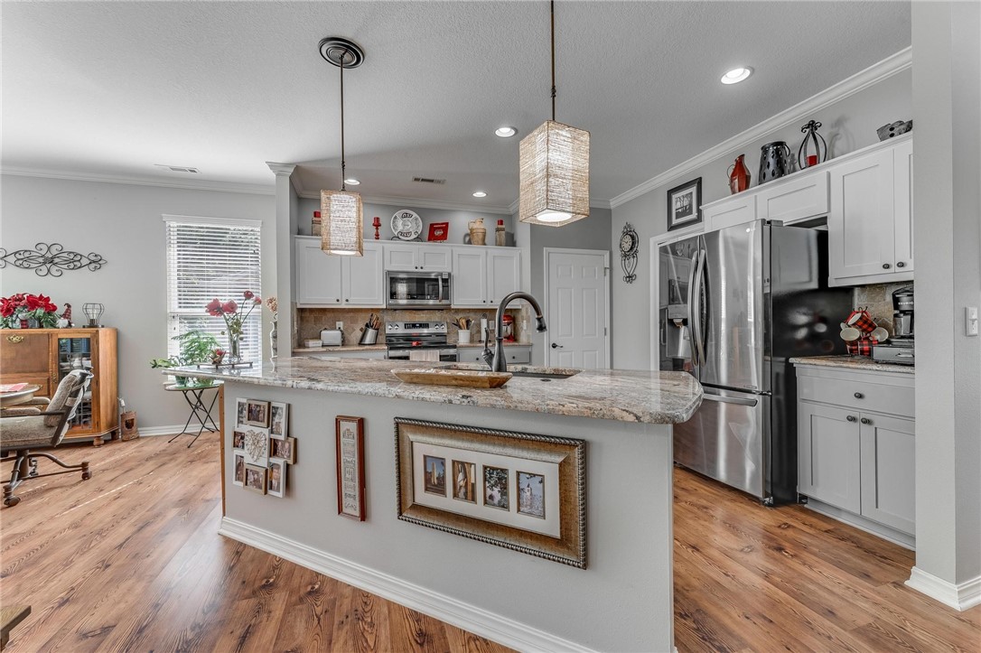 48 Highland Parkway