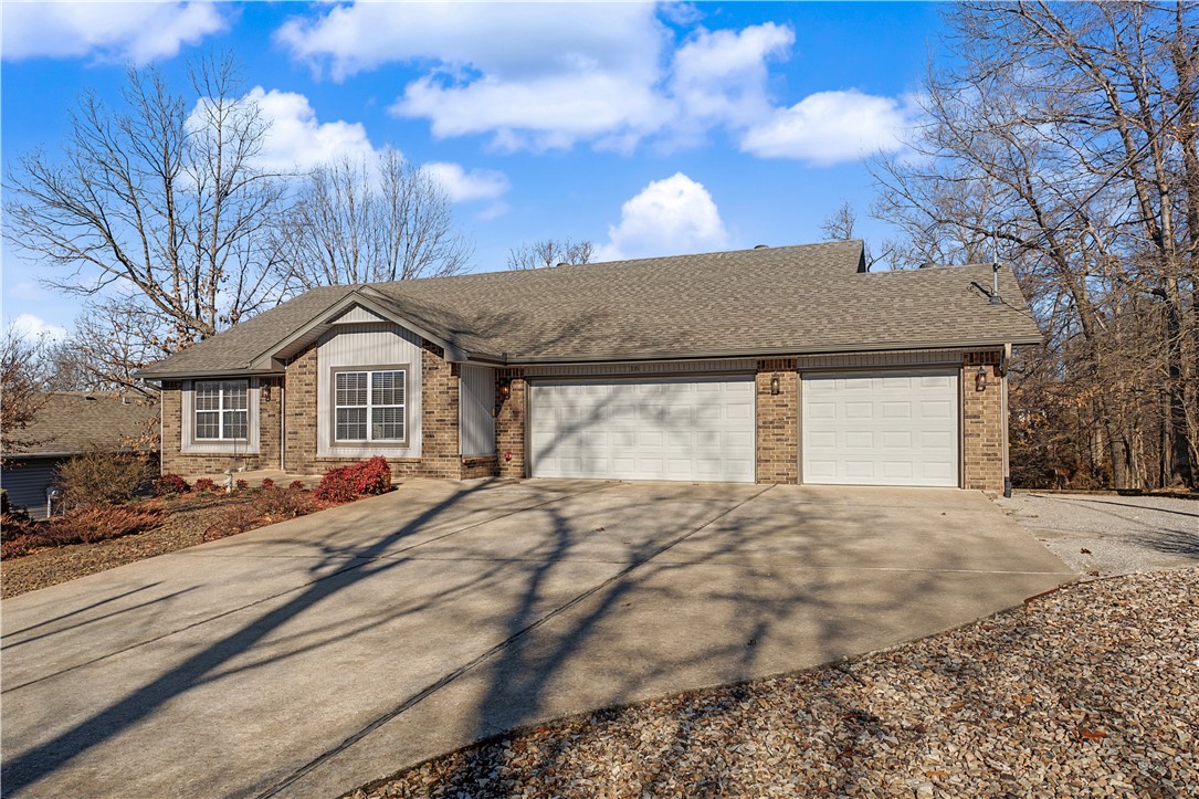 16 Dunvegan Lane