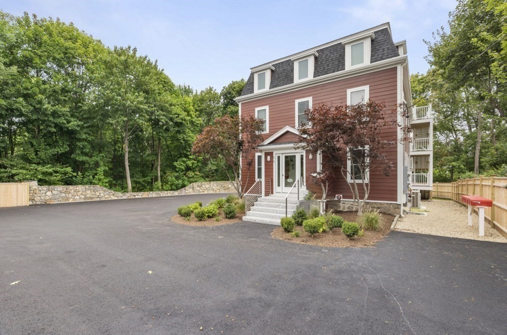 56 Spring St # 3