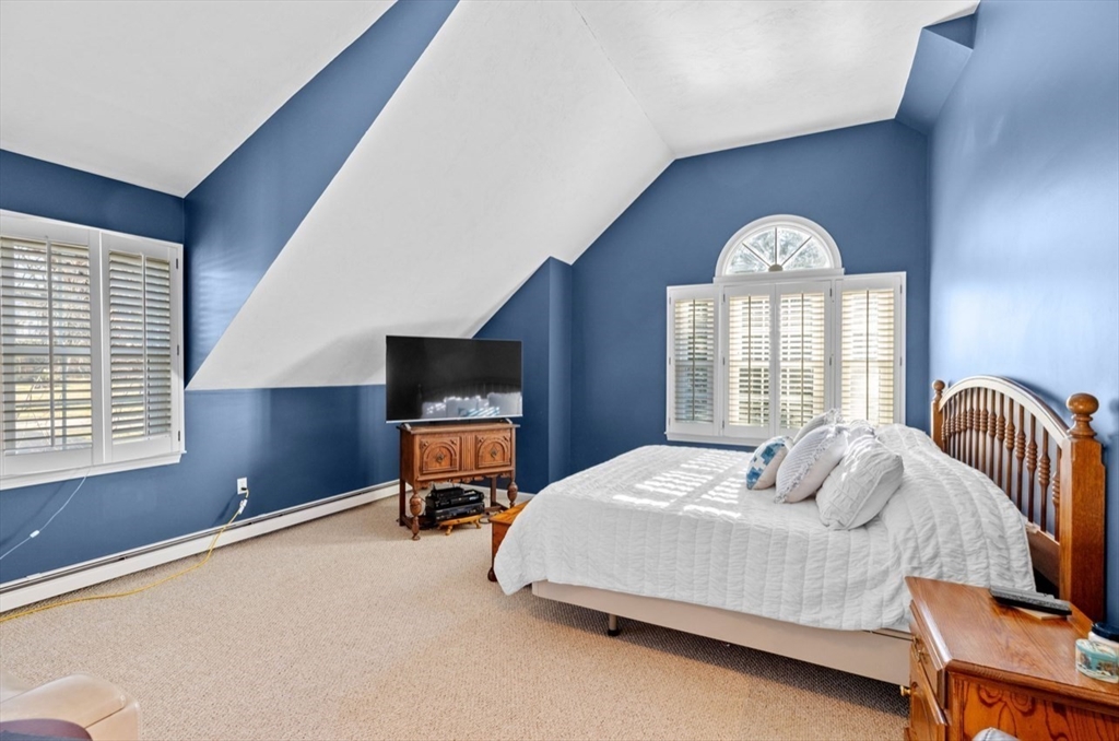 72 Pokanoket Ln