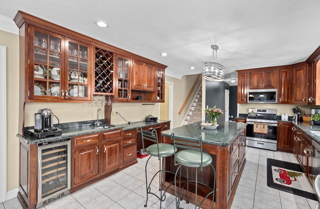 72 Pokanoket Ln