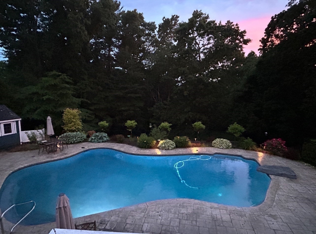 72 Pokanoket Ln