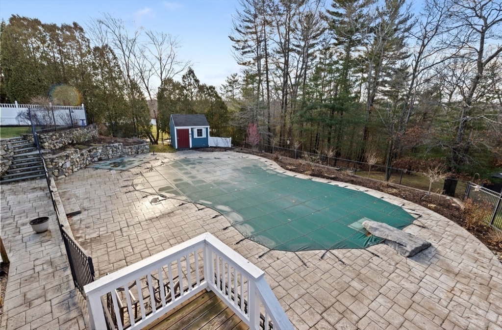 72 Pokanoket Ln