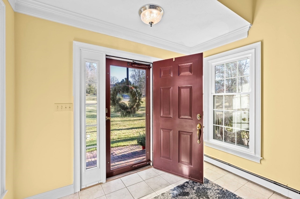 72 Pokanoket Ln