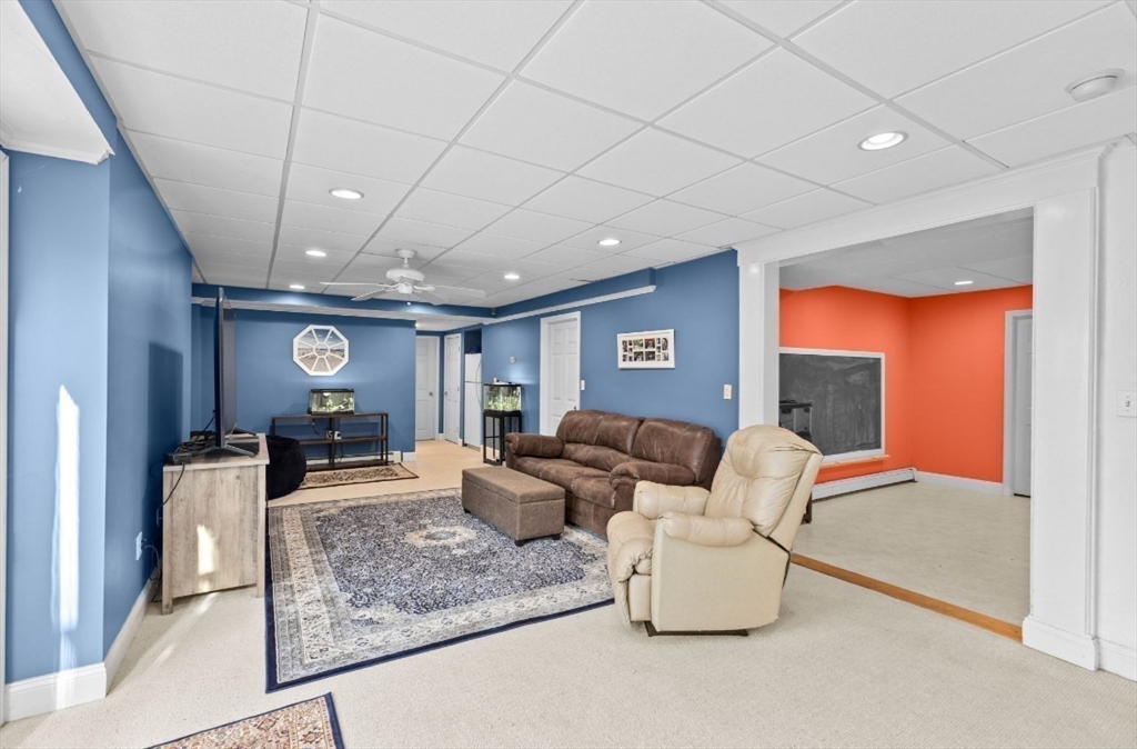 72 Pokanoket Ln