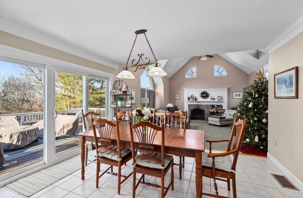 72 Pokanoket Ln