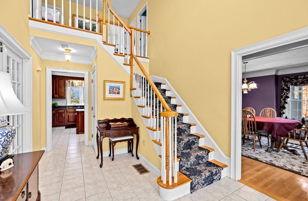 72 Pokanoket Ln