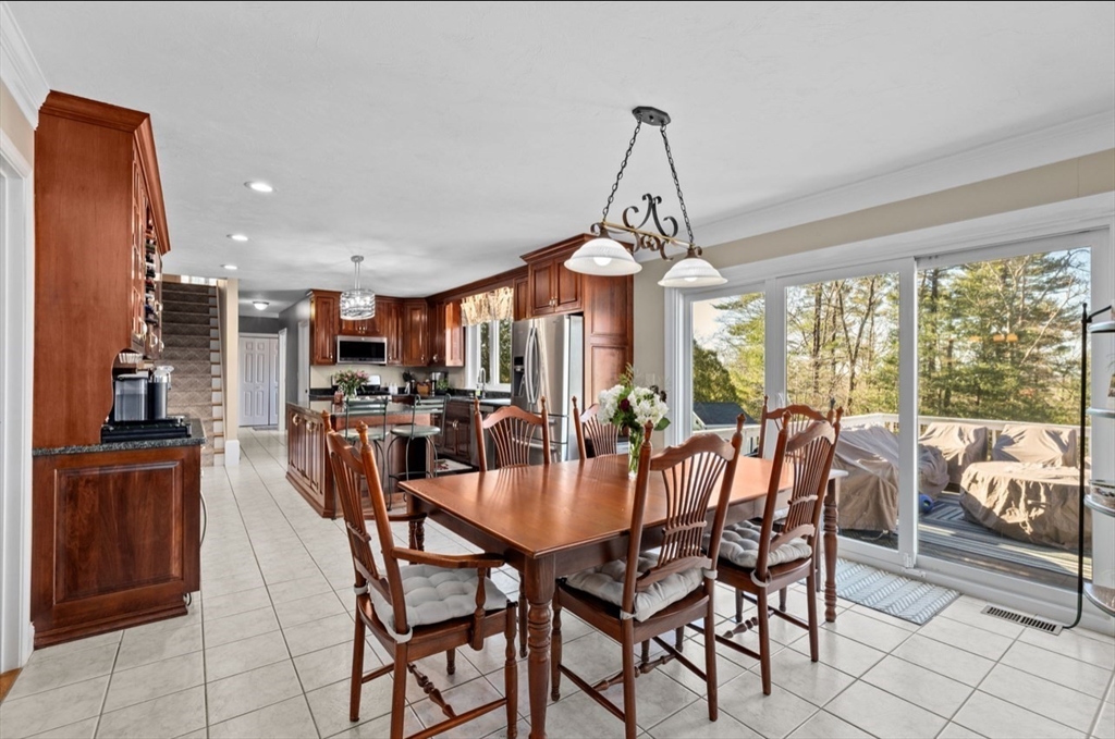 72 Pokanoket Ln