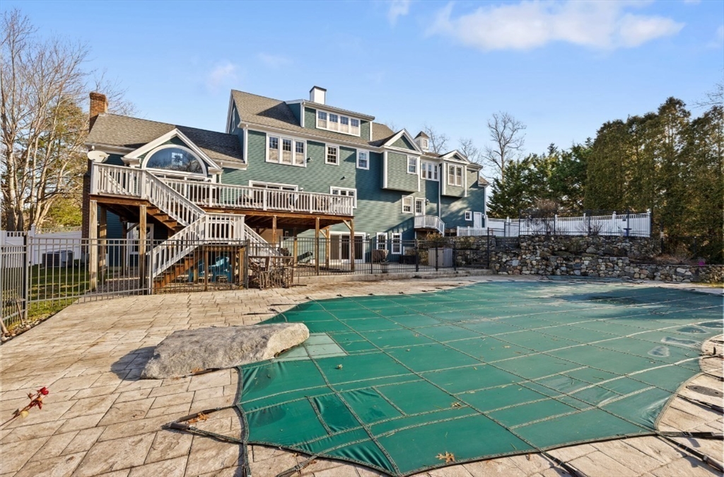 72 Pokanoket Ln