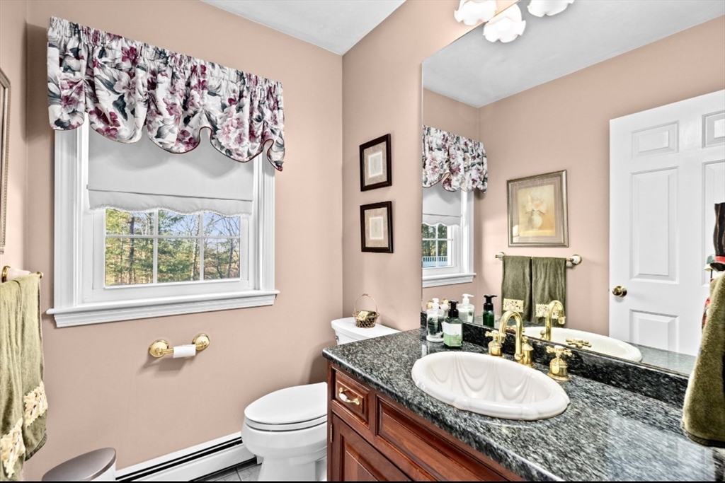 72 Pokanoket Ln