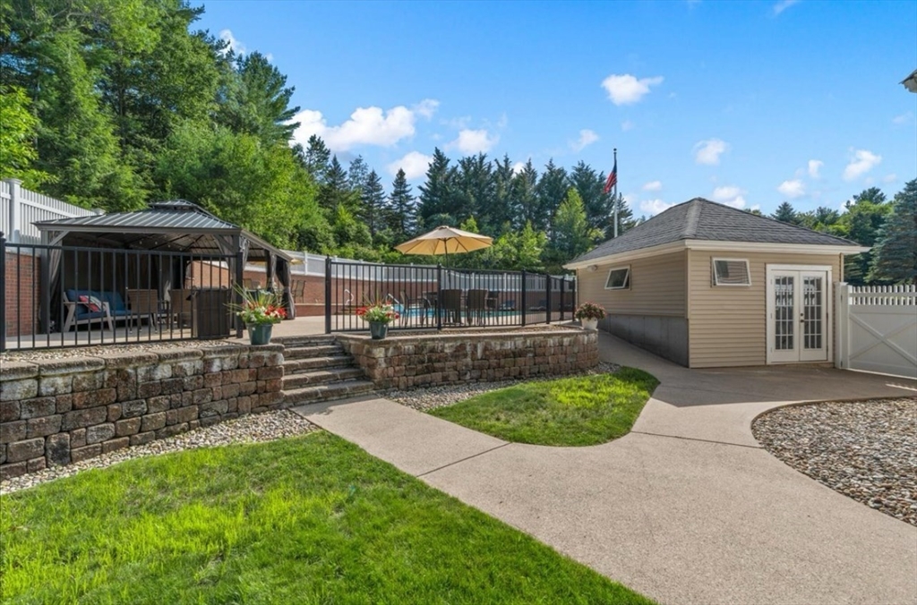 256 Hillcrest Rd