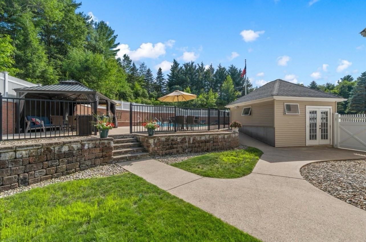 256 Hillcrest Rd