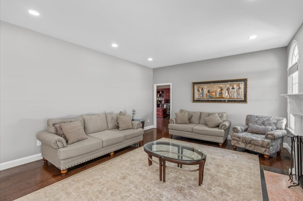 256 Hillcrest Rd