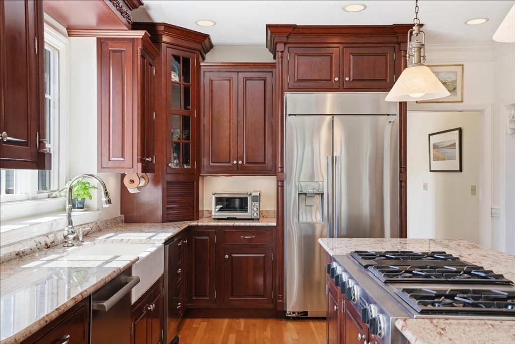 104 Pokanoket Ln