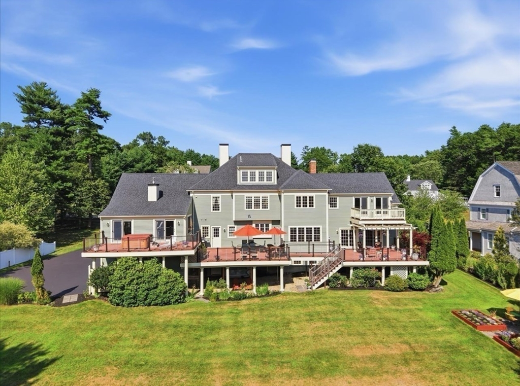 104 Pokanoket Ln