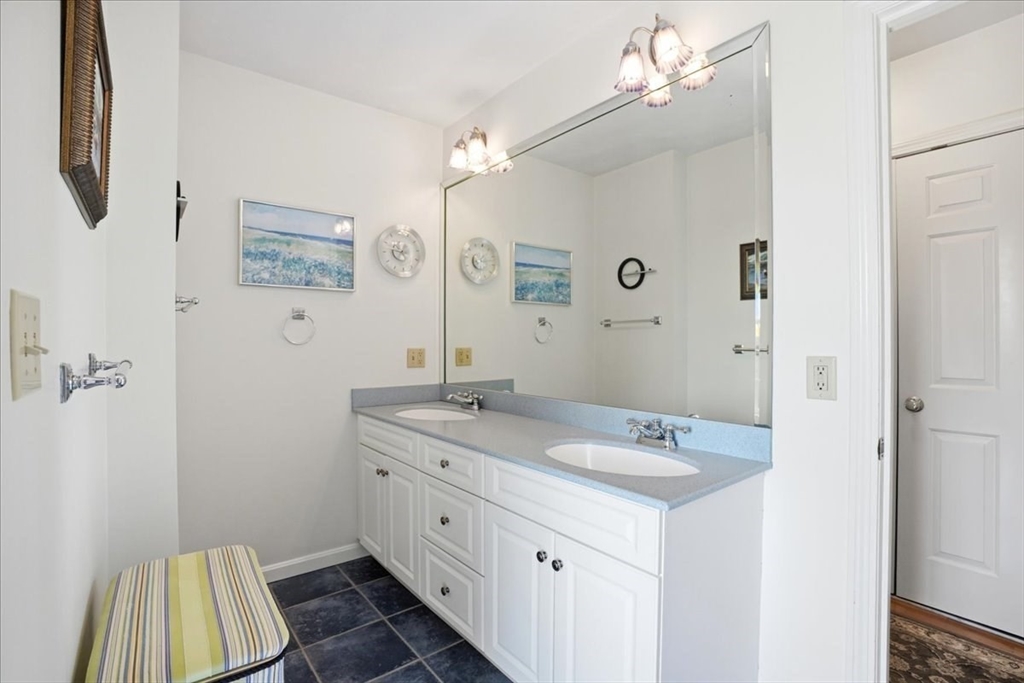 104 Pokanoket Ln