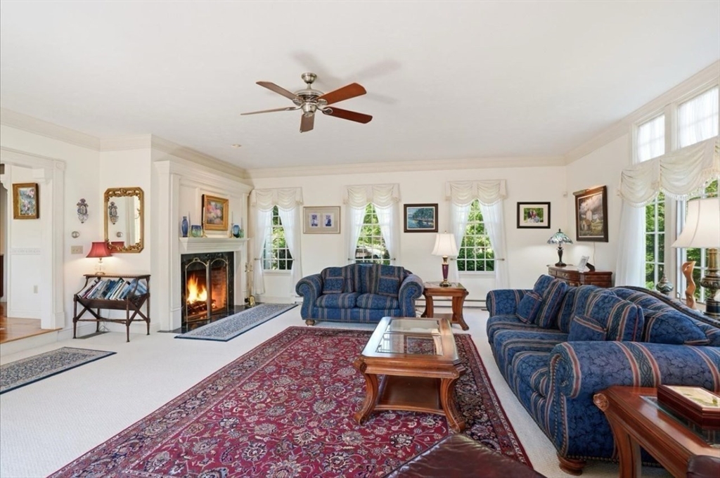 104 Pokanoket Ln