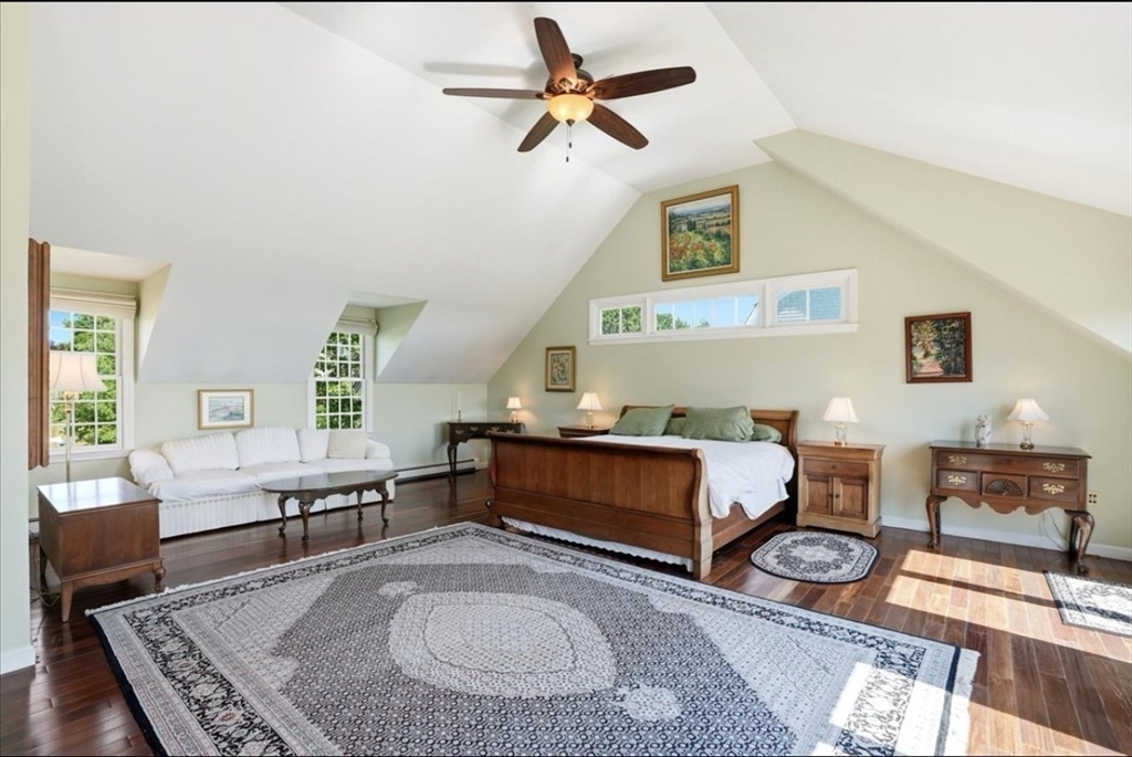 104 Pokanoket Ln