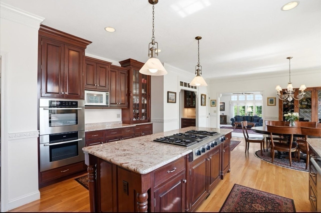 104 Pokanoket Ln