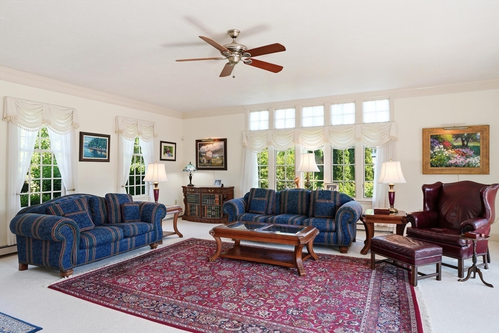 104 Pokanoket Ln