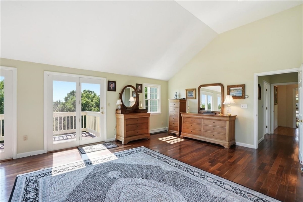 104 Pokanoket Ln