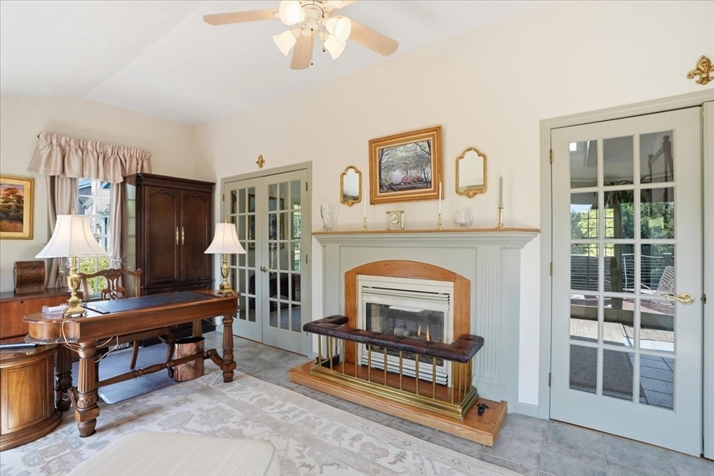104 Pokanoket Ln