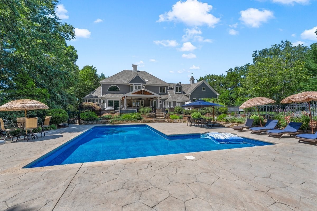 26 Fox Hill Cir