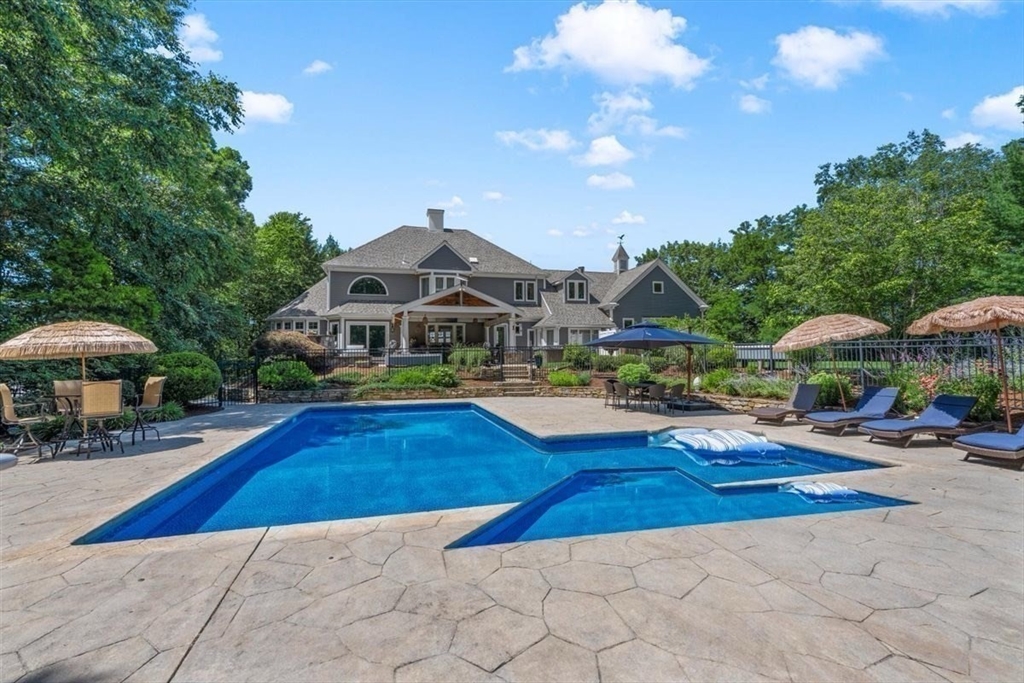 26 Fox Hill Cir