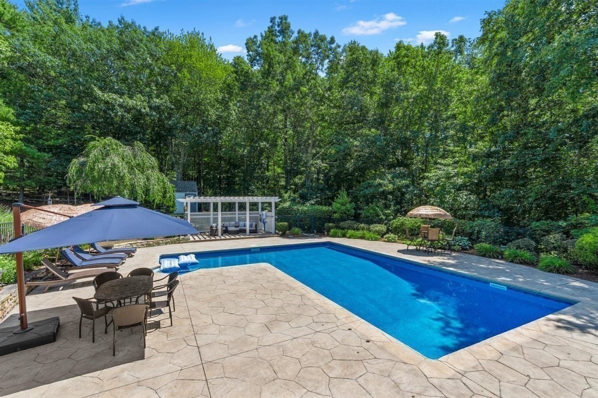 26 Fox Hill Cir