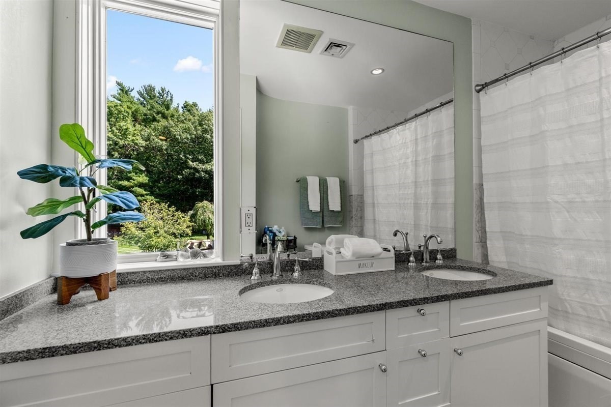 26 Fox Hill Cir