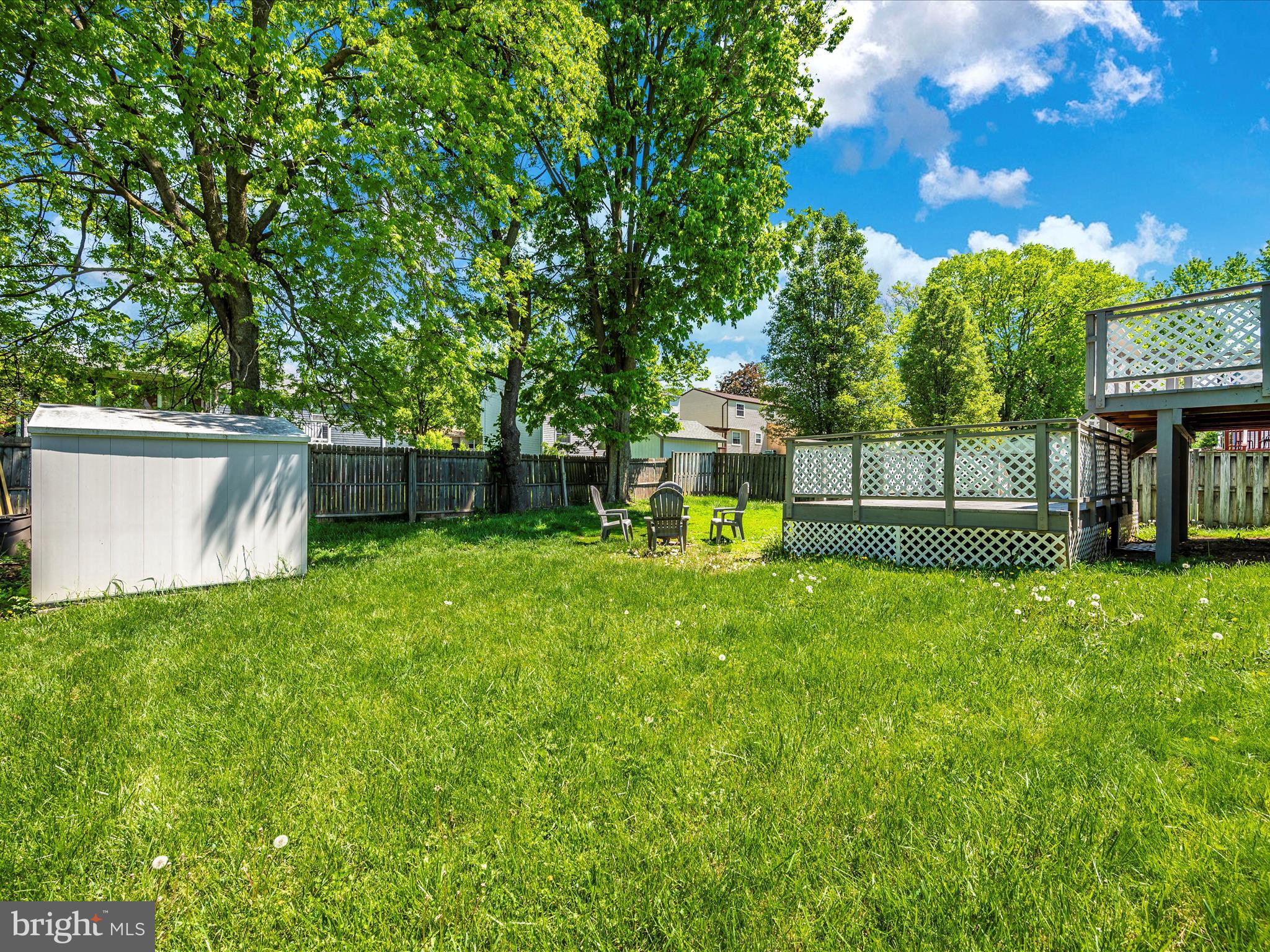 1827 Meadowgrove Ln