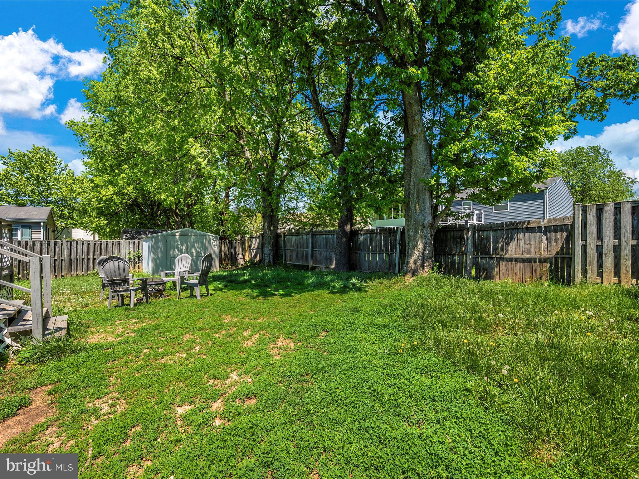 1827 Meadowgrove Ln