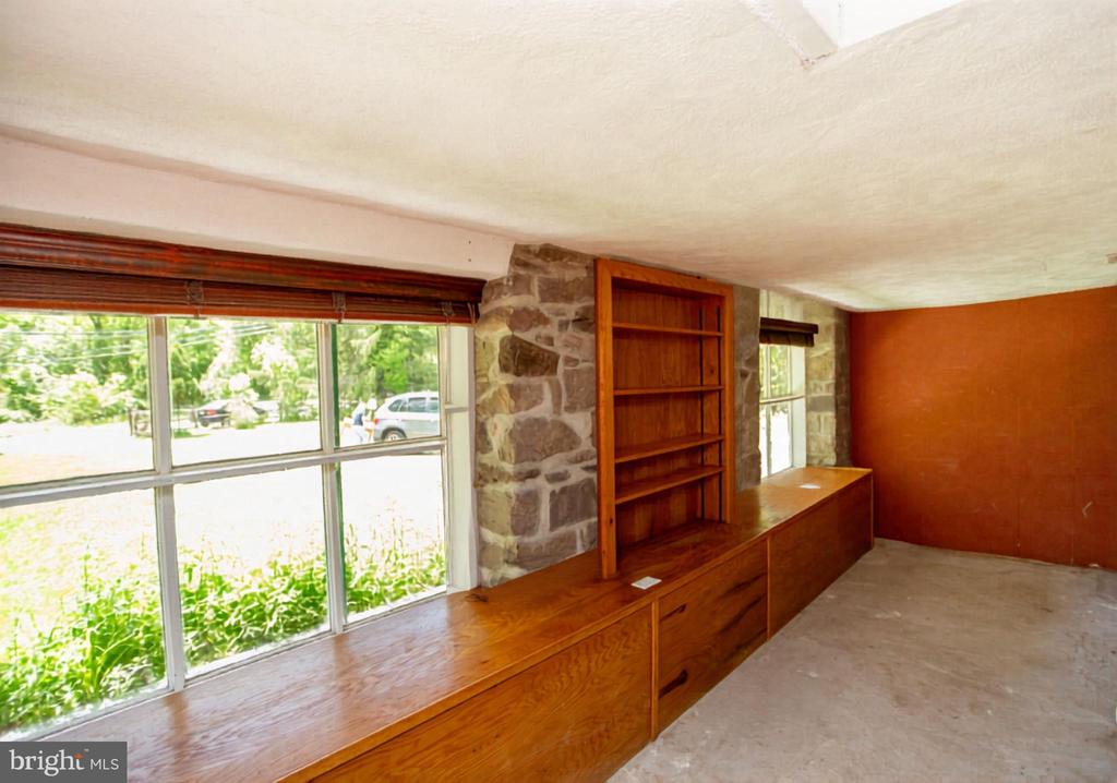 6 QUARRY ROAD